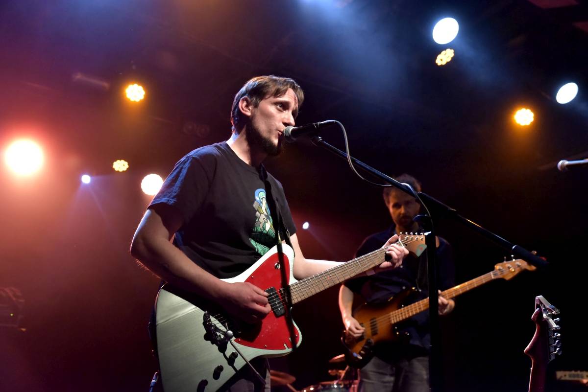 Pražská MeetFactory přivítala Red Bird Festival na podporu Ukrajiny, zahráli Jan Fic, Květy i Jakub König