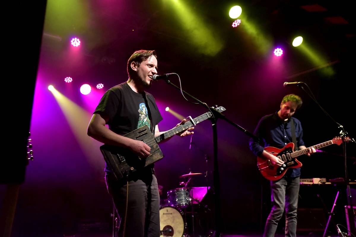 Pražská MeetFactory přivítala Red Bird Festival na podporu Ukrajiny, zahráli Jan Fic, Květy i Jakub König