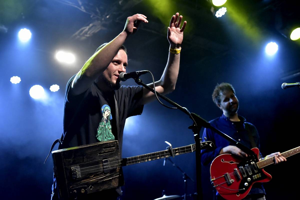 Pražská MeetFactory přivítala Red Bird Festival na podporu Ukrajiny, zahráli Jan Fic, Květy i Jakub König