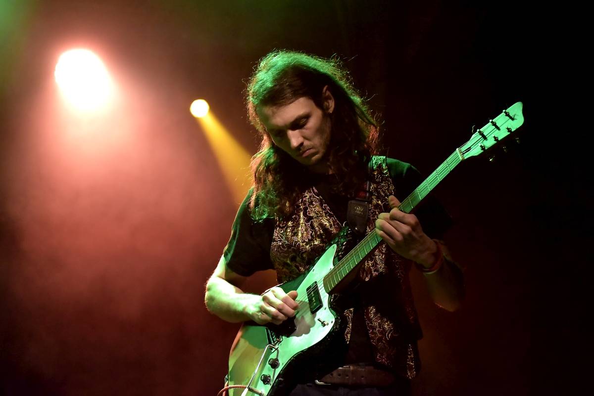 Pražská MeetFactory přivítala Red Bird Festival na podporu Ukrajiny, zahráli Jan Fic, Květy i Jakub König