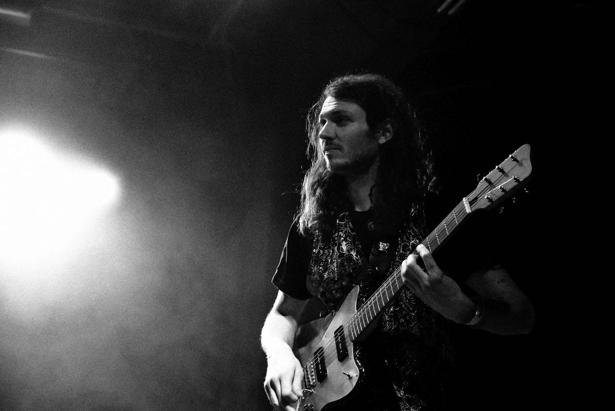 Pražská MeetFactory přivítala Red Bird Festival na podporu Ukrajiny, zahráli Jan Fic, Květy i Jakub König