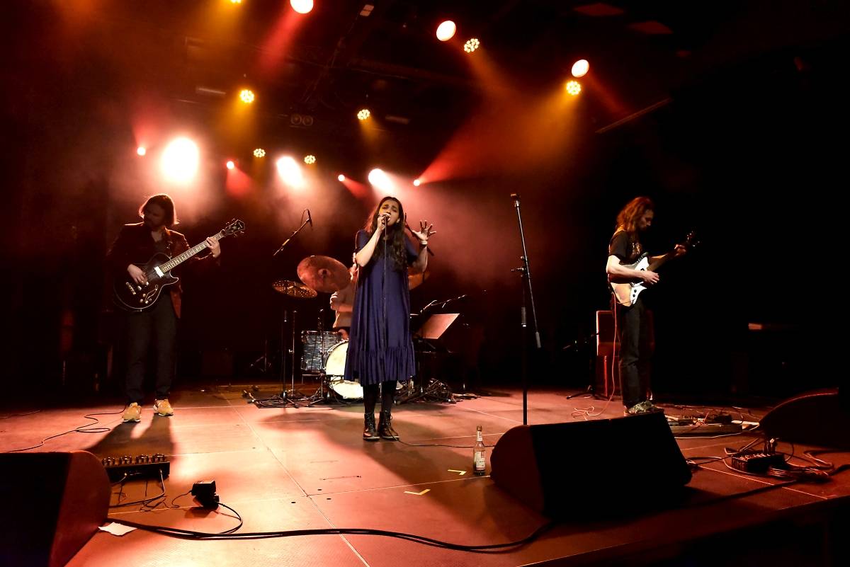 Pražská MeetFactory přivítala Red Bird Festival na podporu Ukrajiny, zahráli Jan Fic, Květy i Jakub König