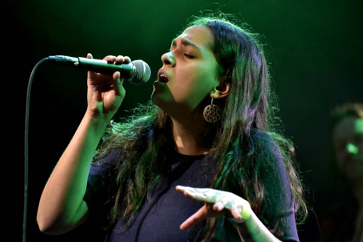 Pražská MeetFactory přivítala Red Bird Festival na podporu Ukrajiny, zahráli Jan Fic, Květy i Jakub König