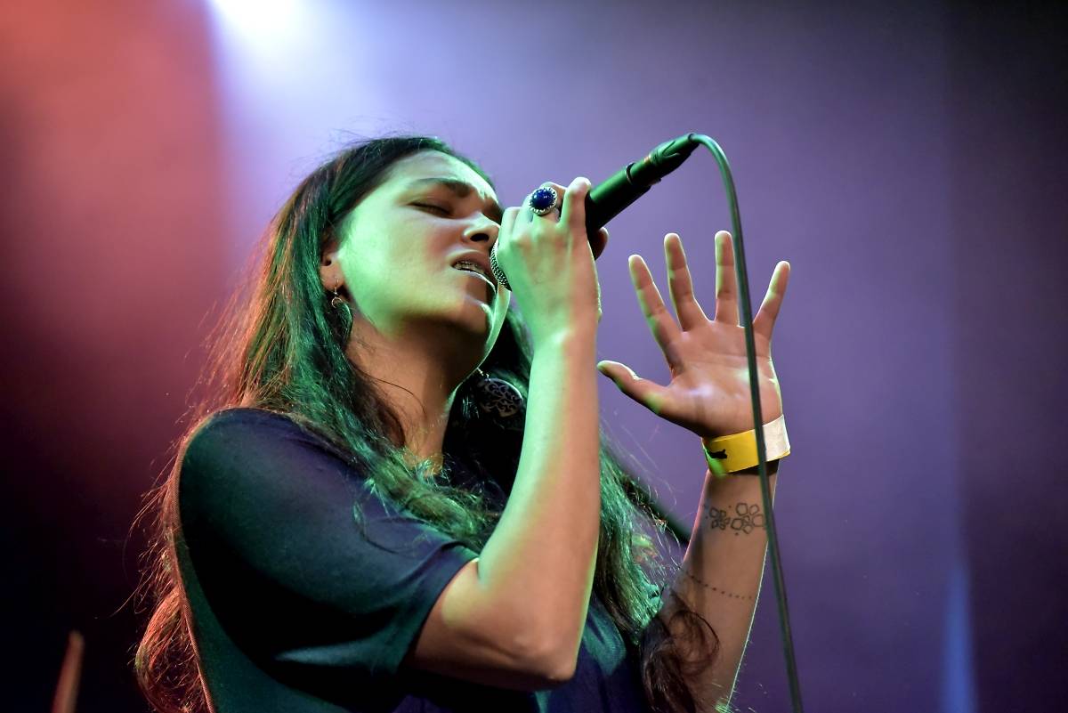 Pražská MeetFactory přivítala Red Bird Festival na podporu Ukrajiny, zahráli Jan Fic, Květy i Jakub König