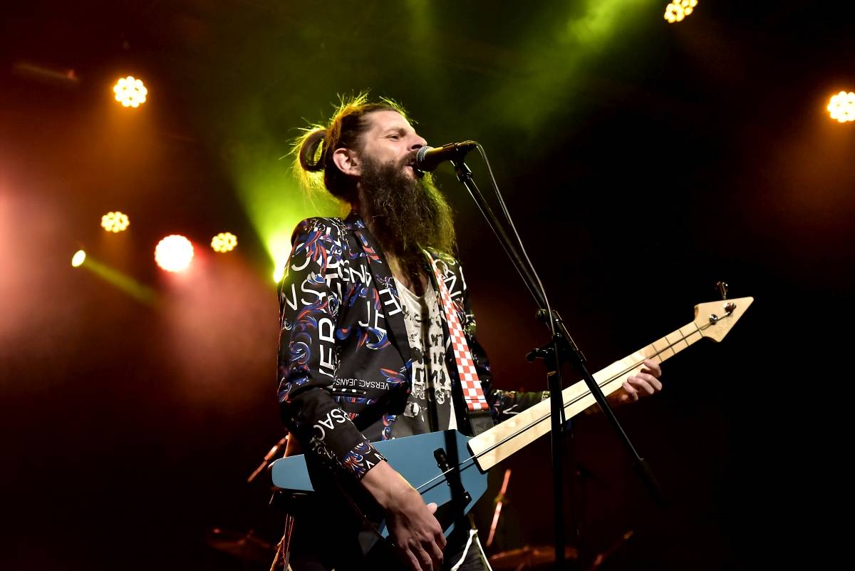 Pražská MeetFactory přivítala Red Bird Festival na podporu Ukrajiny, zahráli Jan Fic, Květy i Jakub König