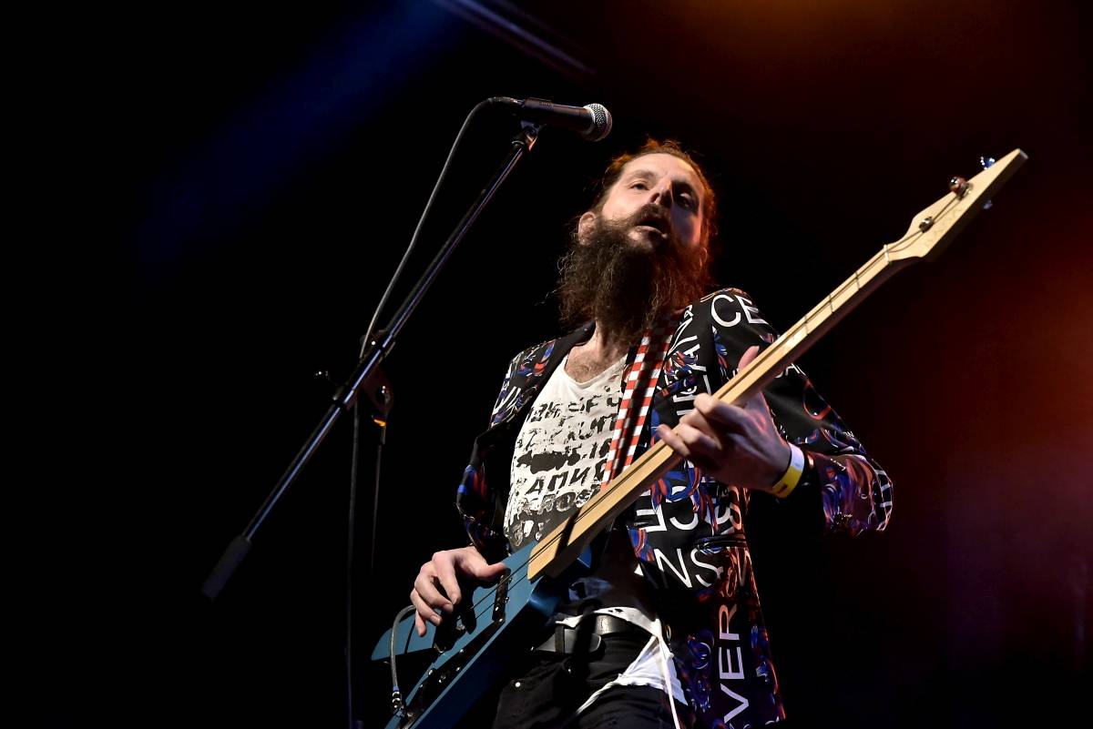 Pražská MeetFactory přivítala Red Bird Festival na podporu Ukrajiny, zahráli Jan Fic, Květy i Jakub König