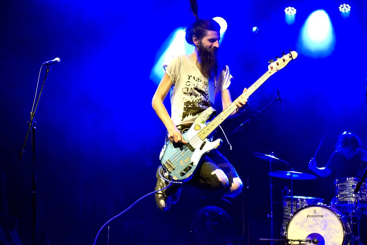 Pražská MeetFactory přivítala Red Bird Festival na podporu Ukrajiny, zahráli Jan Fic, Květy i Jakub König