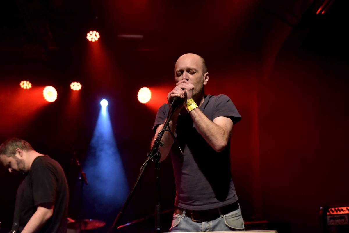 Pražská MeetFactory přivítala Red Bird Festival na podporu Ukrajiny, zahráli Jan Fic, Květy i Jakub König