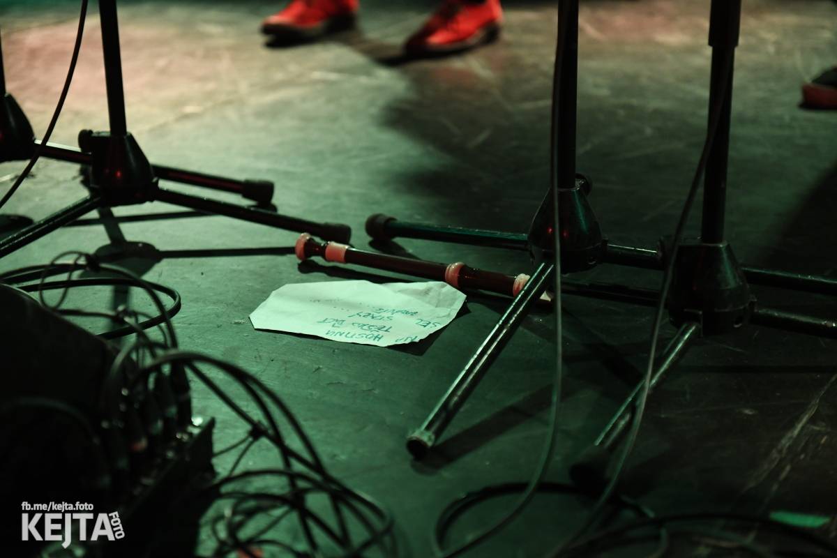 Punková nálada se linula klubem. Totální nasazení, The Fialky a Nežfaleš zakončili své turné