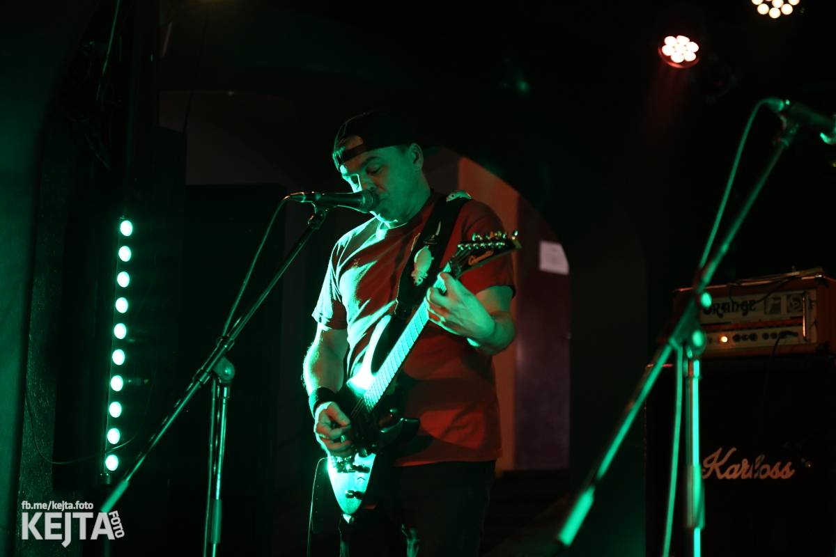 Punková nálada se linula klubem. Totální nasazení, The Fialky a Nežfaleš zakončili své turné