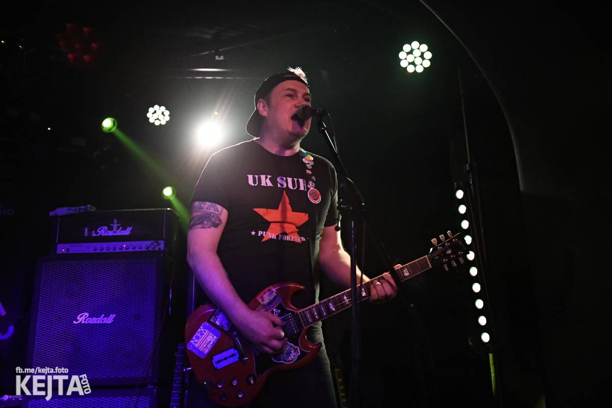 Punková nálada se linula klubem. Totální nasazení, The Fialky a Nežfaleš zakončili své turné