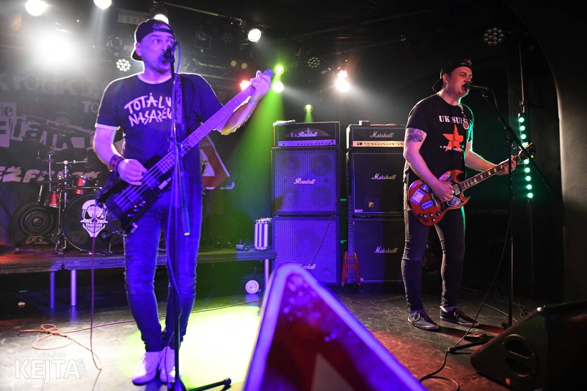 Punková nálada se linula klubem. Totální nasazení, The Fialky a Nežfaleš zakončili své turné