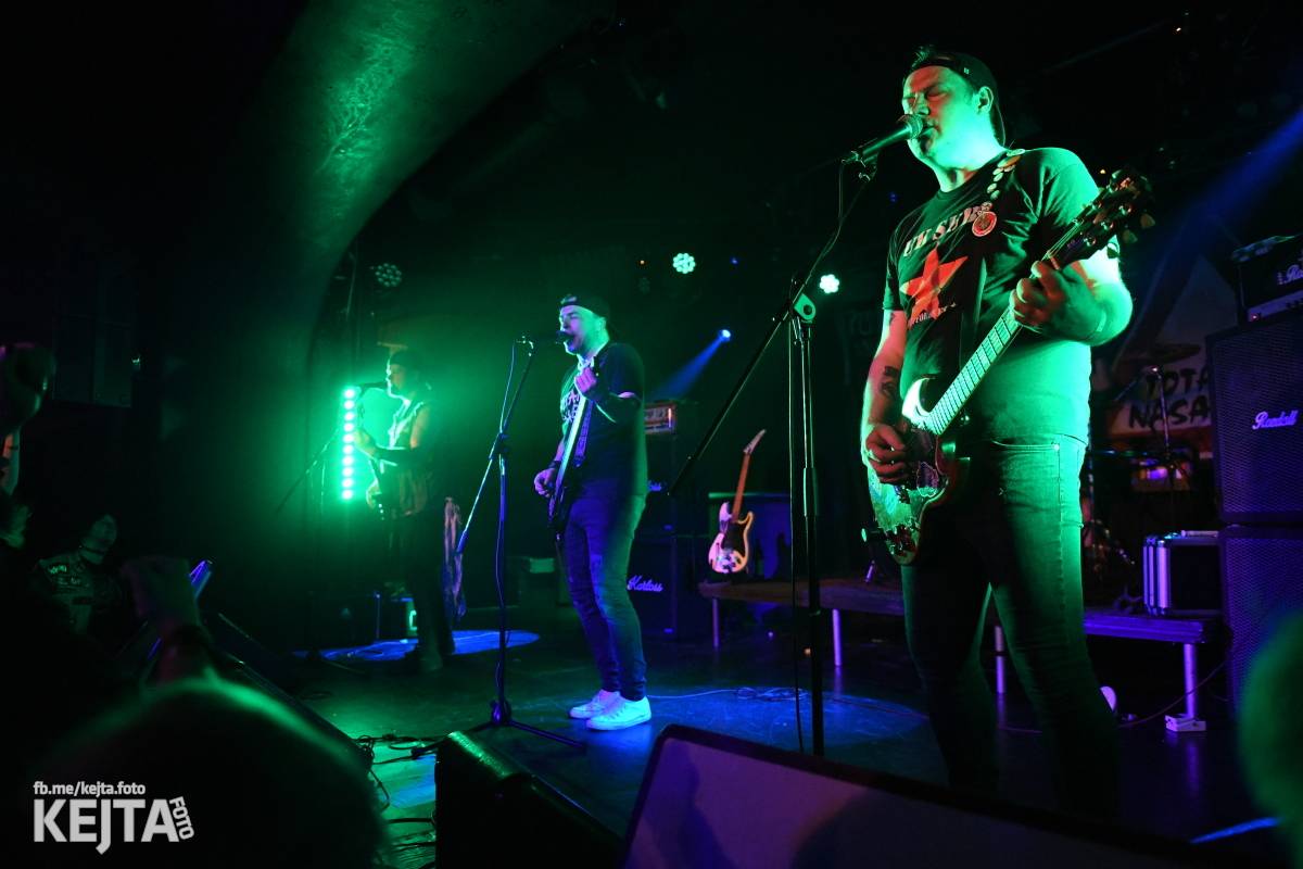 Punková nálada se linula klubem. Totální nasazení, The Fialky a Nežfaleš zakončili své turné