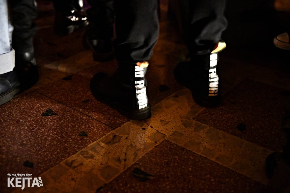 Punková nálada se linula klubem. Totální nasazení, The Fialky a Nežfaleš zakončili své turné