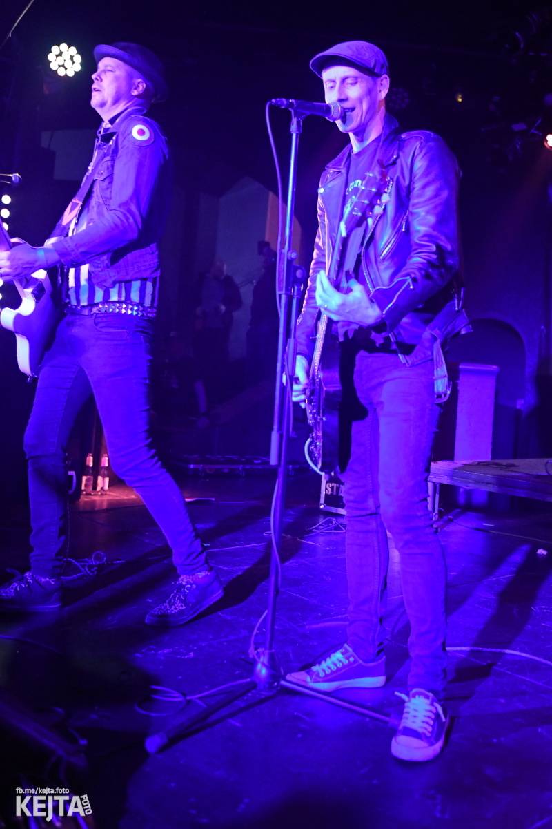 Punková nálada se linula klubem. Totální nasazení, The Fialky a Nežfaleš zakončili své turné