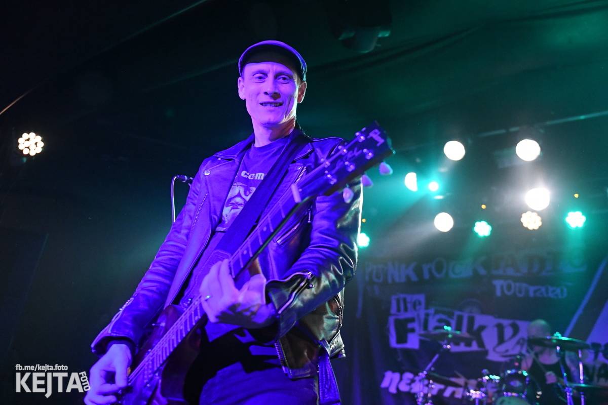 Punková nálada se linula klubem. Totální nasazení, The Fialky a Nežfaleš zakončili své turné