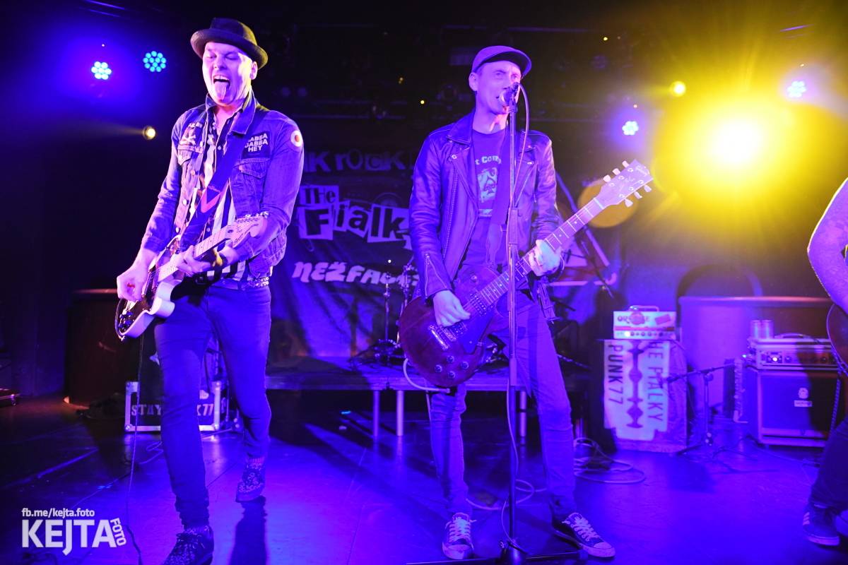 Punková nálada se linula klubem. Totální nasazení, The Fialky a Nežfaleš zakončili své turné