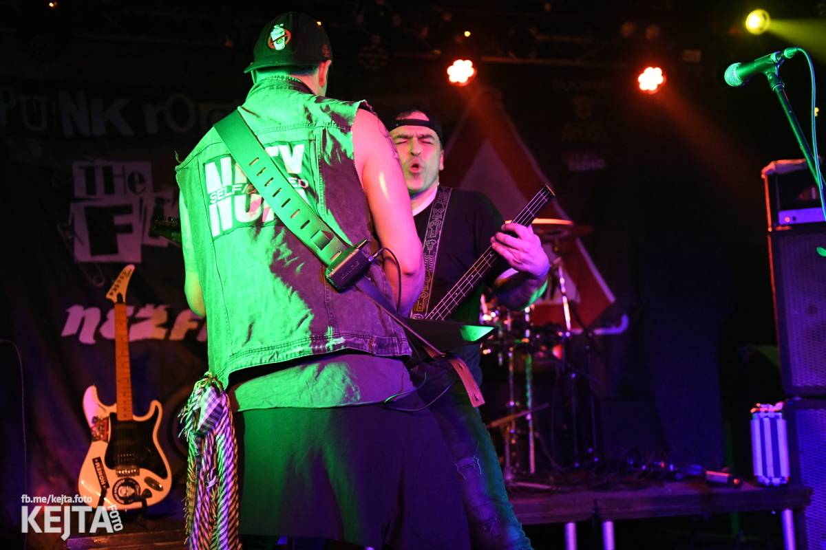 Punková nálada se linula klubem. Totální nasazení, The Fialky a Nežfaleš zakončili své turné