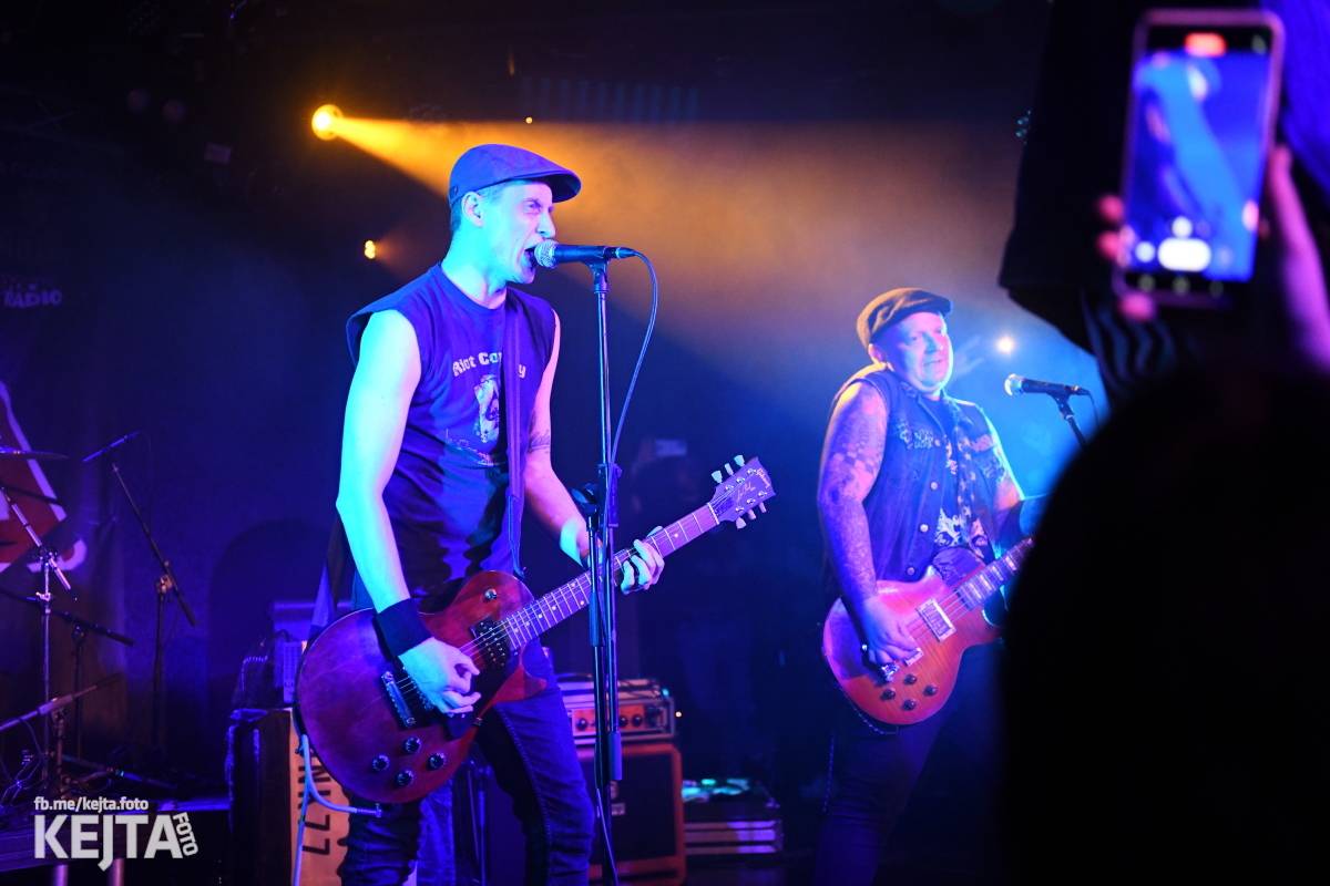 Punková nálada se linula klubem. Totální nasazení, The Fialky a Nežfaleš zakončili své turné