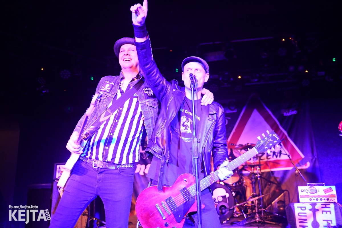 Punková nálada se linula klubem. Totální nasazení, The Fialky a Nežfaleš zakončili své turné