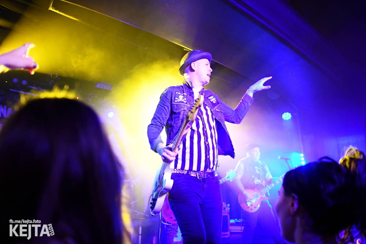 Punková nálada se linula klubem. Totální nasazení, The Fialky a Nežfaleš zakončili své turné