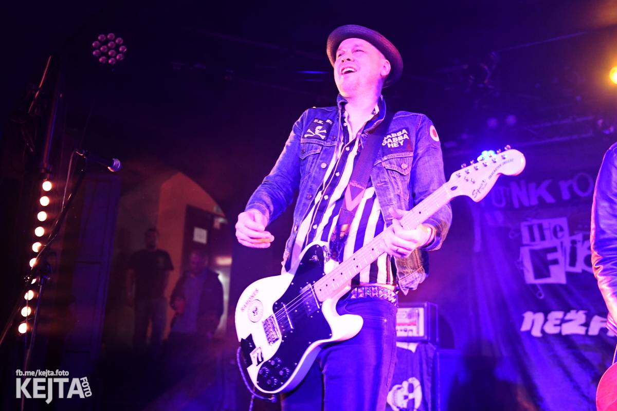 Punková nálada se linula klubem. Totální nasazení, The Fialky a Nežfaleš zakončili své turné