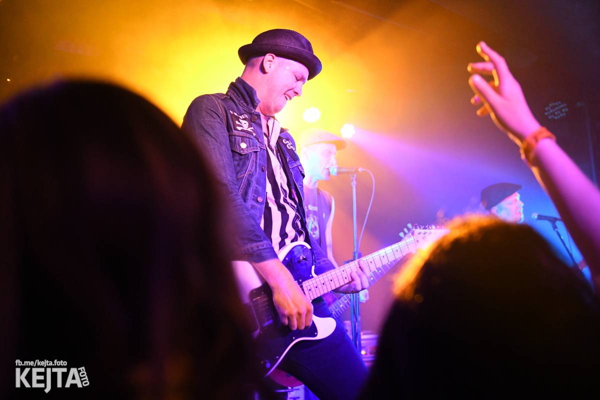 Punková nálada se linula klubem. Totální nasazení, The Fialky a Nežfaleš zakončili své turné