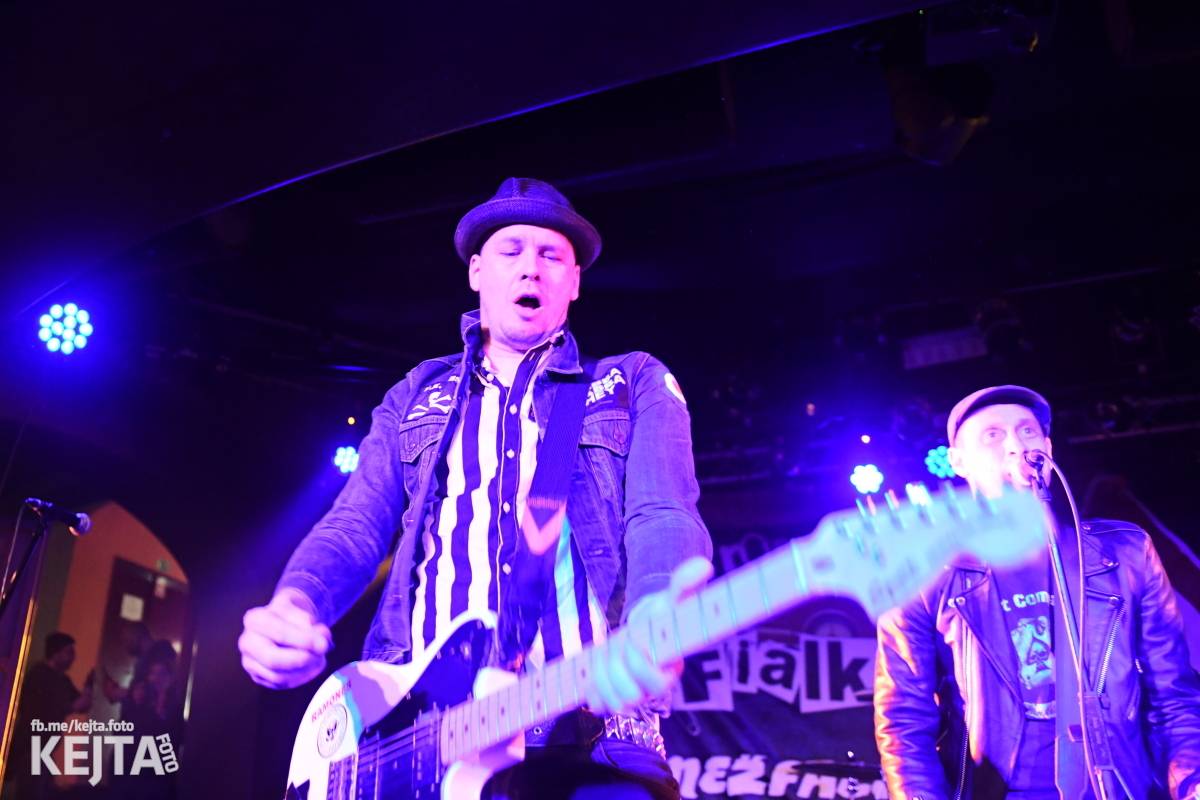 Punková nálada se linula klubem. Totální nasazení, The Fialky a Nežfaleš zakončili své turné