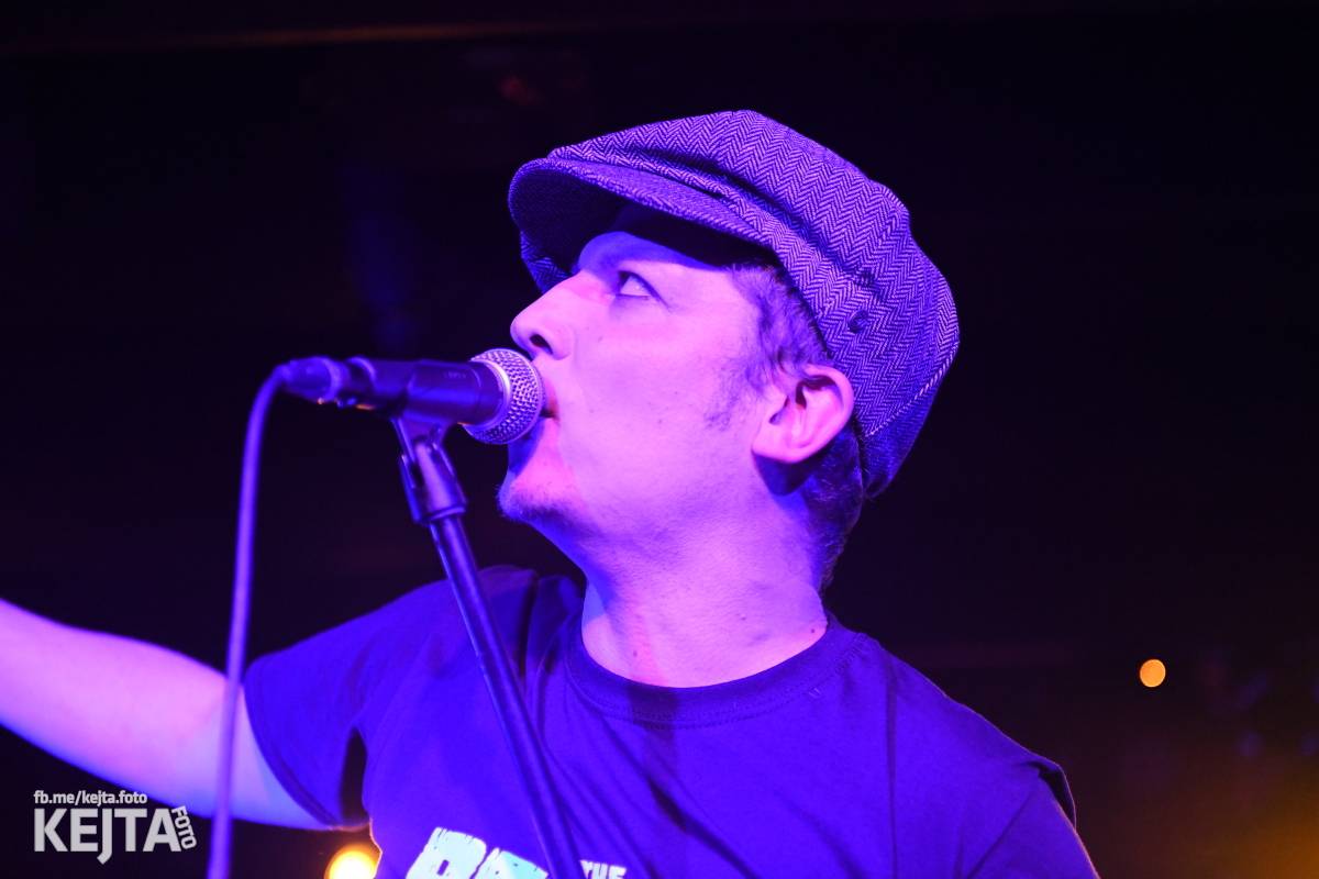 Punková nálada se linula klubem. Totální nasazení, The Fialky a Nežfaleš zakončili své turné