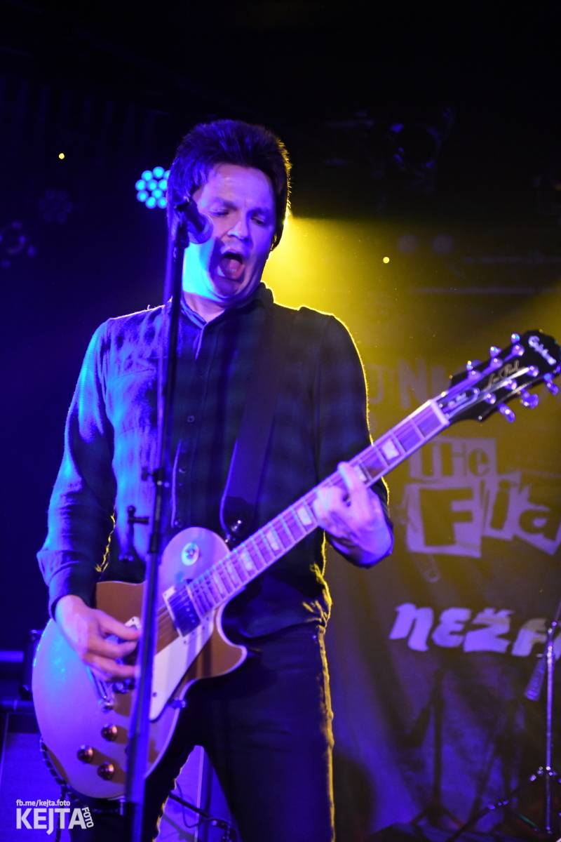 Punková nálada se linula klubem. Totální nasazení, The Fialky a Nežfaleš zakončili své turné