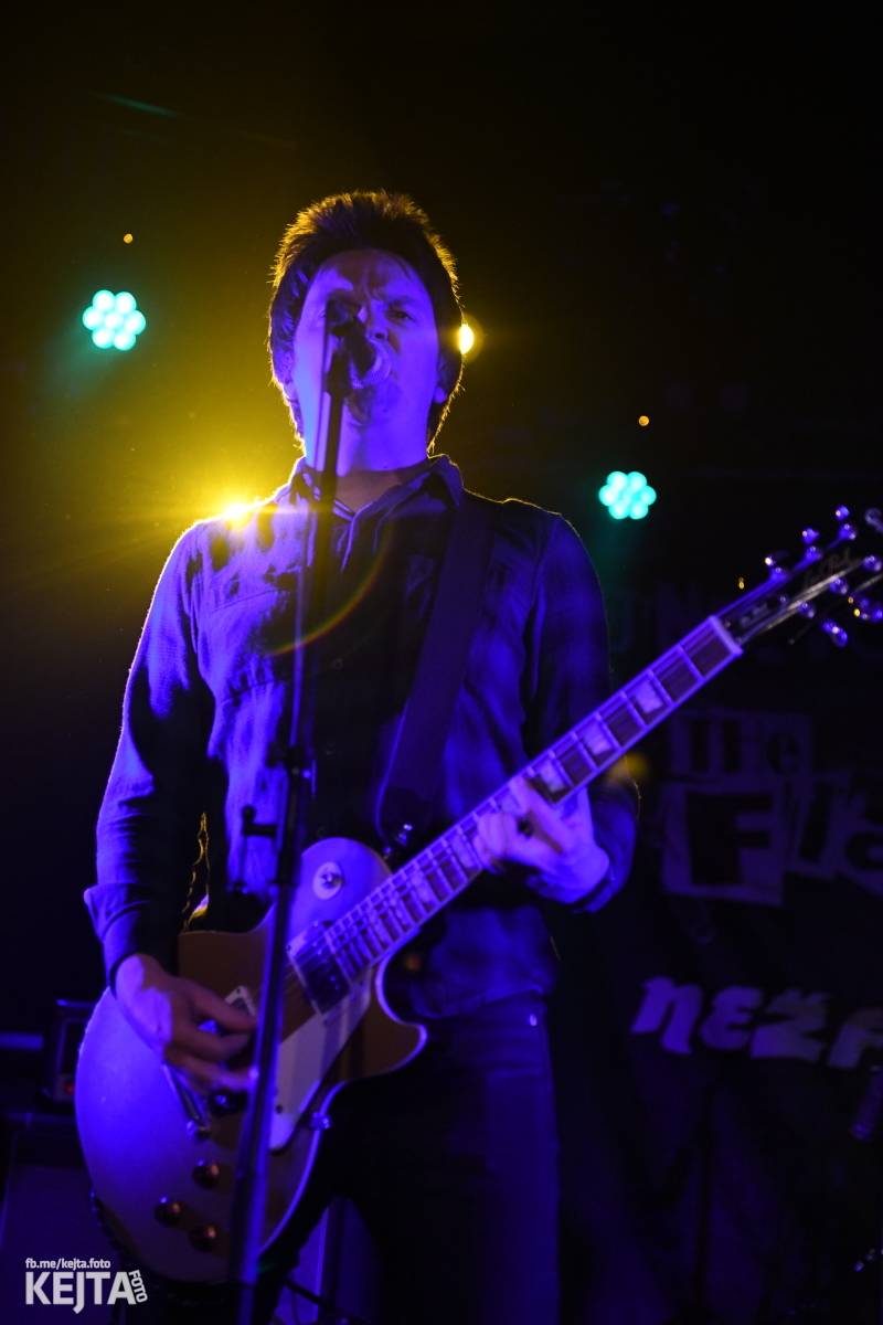 Punková nálada se linula klubem. Totální nasazení, The Fialky a Nežfaleš zakončili své turné