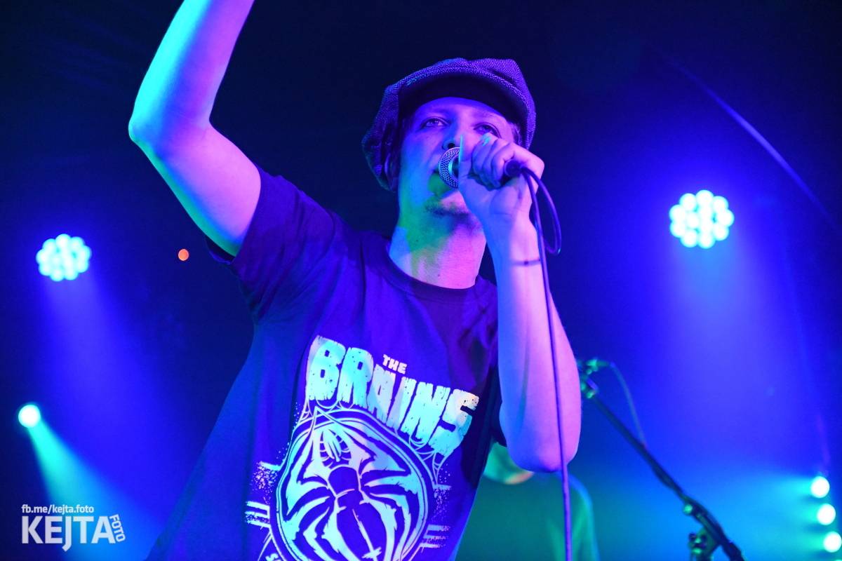 Punková nálada se linula klubem. Totální nasazení, The Fialky a Nežfaleš zakončili své turné