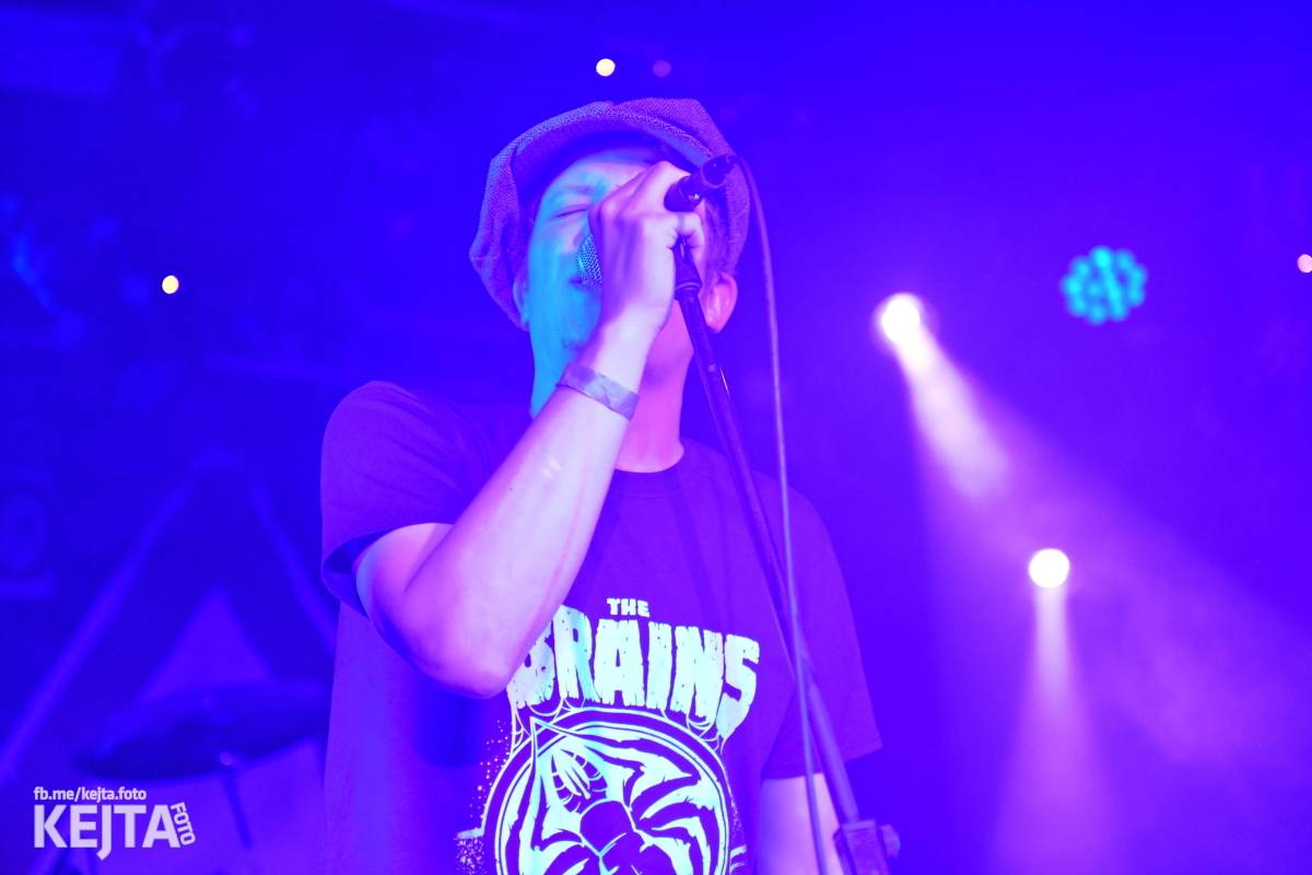 Punková nálada se linula klubem. Totální nasazení, The Fialky a Nežfaleš zakončili své turné