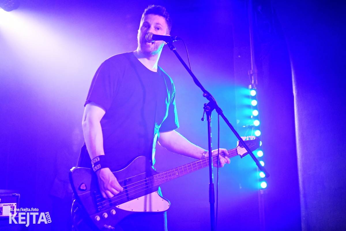 Punková nálada se linula klubem. Totální nasazení, The Fialky a Nežfaleš zakončili své turné