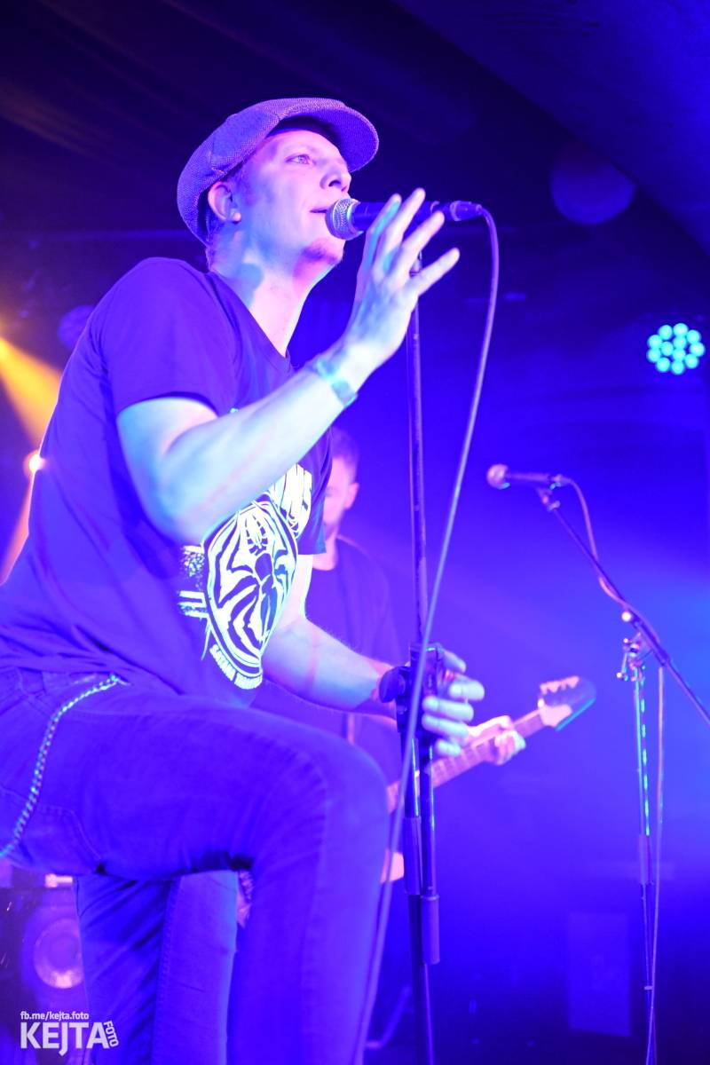 Punková nálada se linula klubem. Totální nasazení, The Fialky a Nežfaleš zakončili své turné