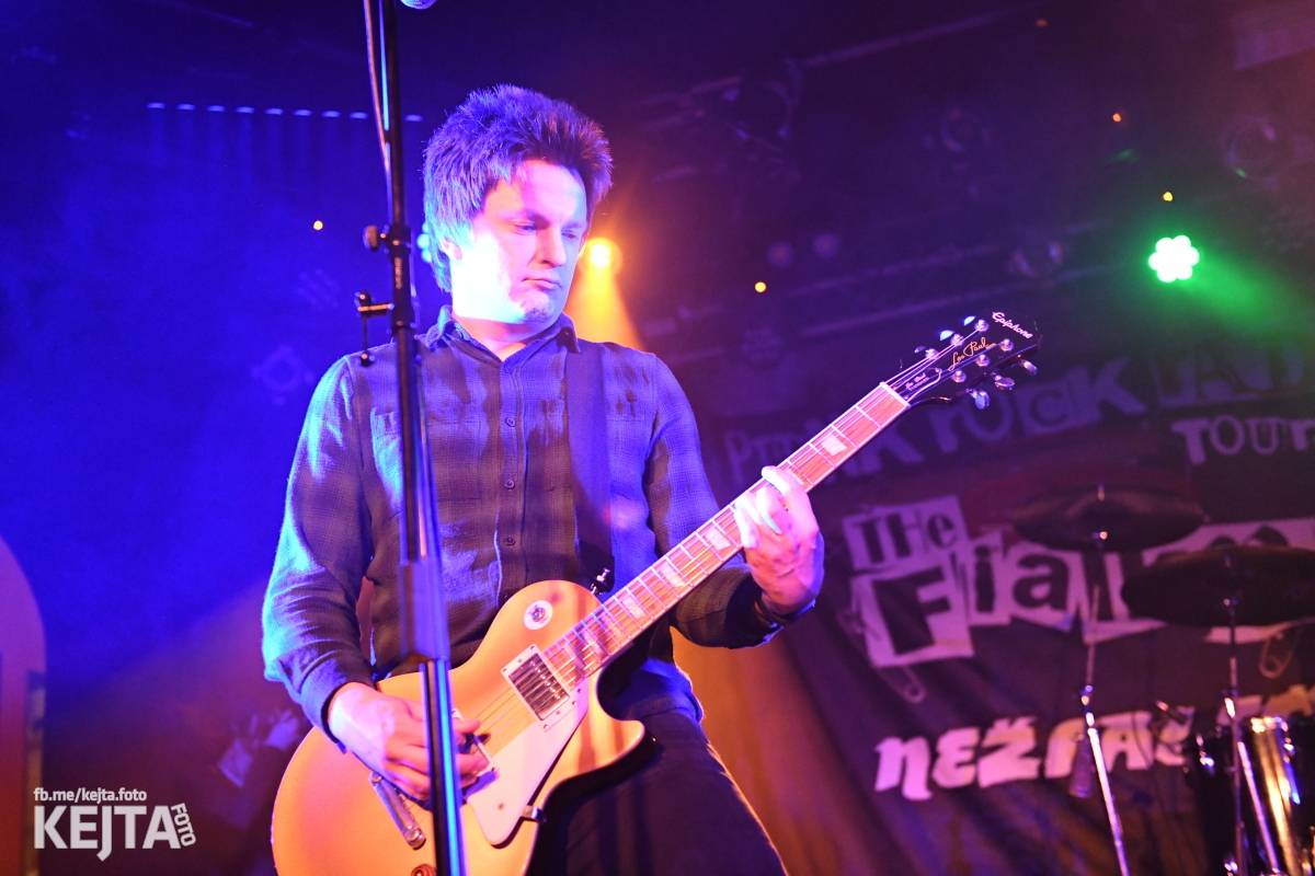 Punková nálada se linula klubem. Totální nasazení, The Fialky a Nežfaleš zakončili své turné