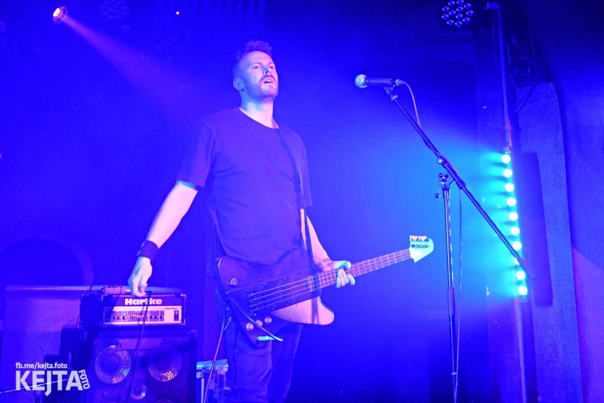 Punková nálada se linula klubem. Totální nasazení, The Fialky a Nežfaleš zakončili své turné