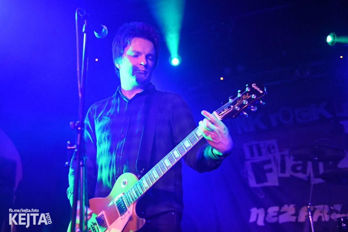 Punková nálada se linula klubem. Totální nasazení, The Fialky a Nežfaleš zakončili své turné