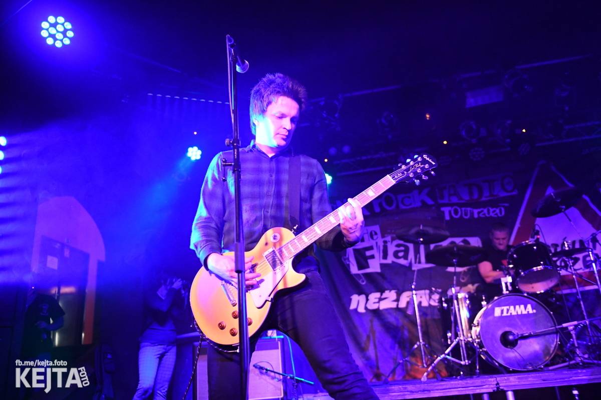 Punková nálada se linula klubem. Totální nasazení, The Fialky a Nežfaleš zakončili své turné