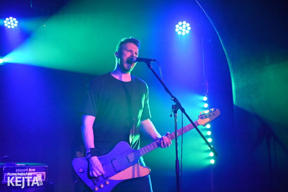 Punková nálada se linula klubem. Totální nasazení, The Fialky a Nežfaleš zakončili své turné