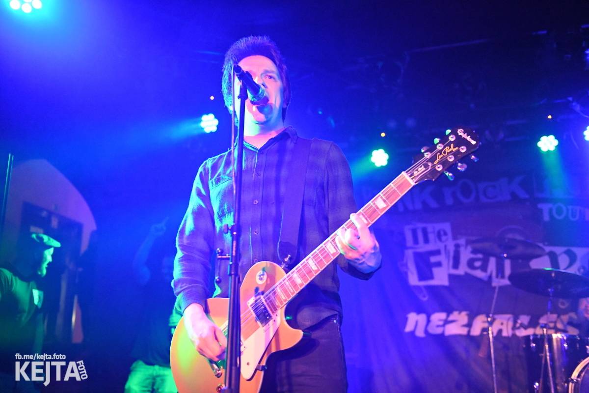 Punková nálada se linula klubem. Totální nasazení, The Fialky a Nežfaleš zakončili své turné