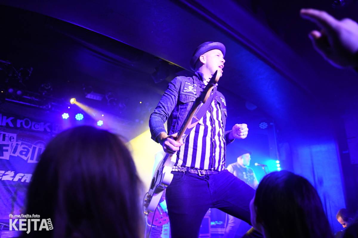 Punková nálada se linula klubem. Totální nasazení, The Fialky a Nežfaleš zakončili své turné