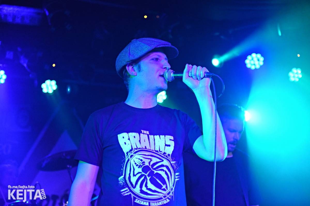 Punková nálada se linula klubem. Totální nasazení, The Fialky a Nežfaleš zakončili své turné