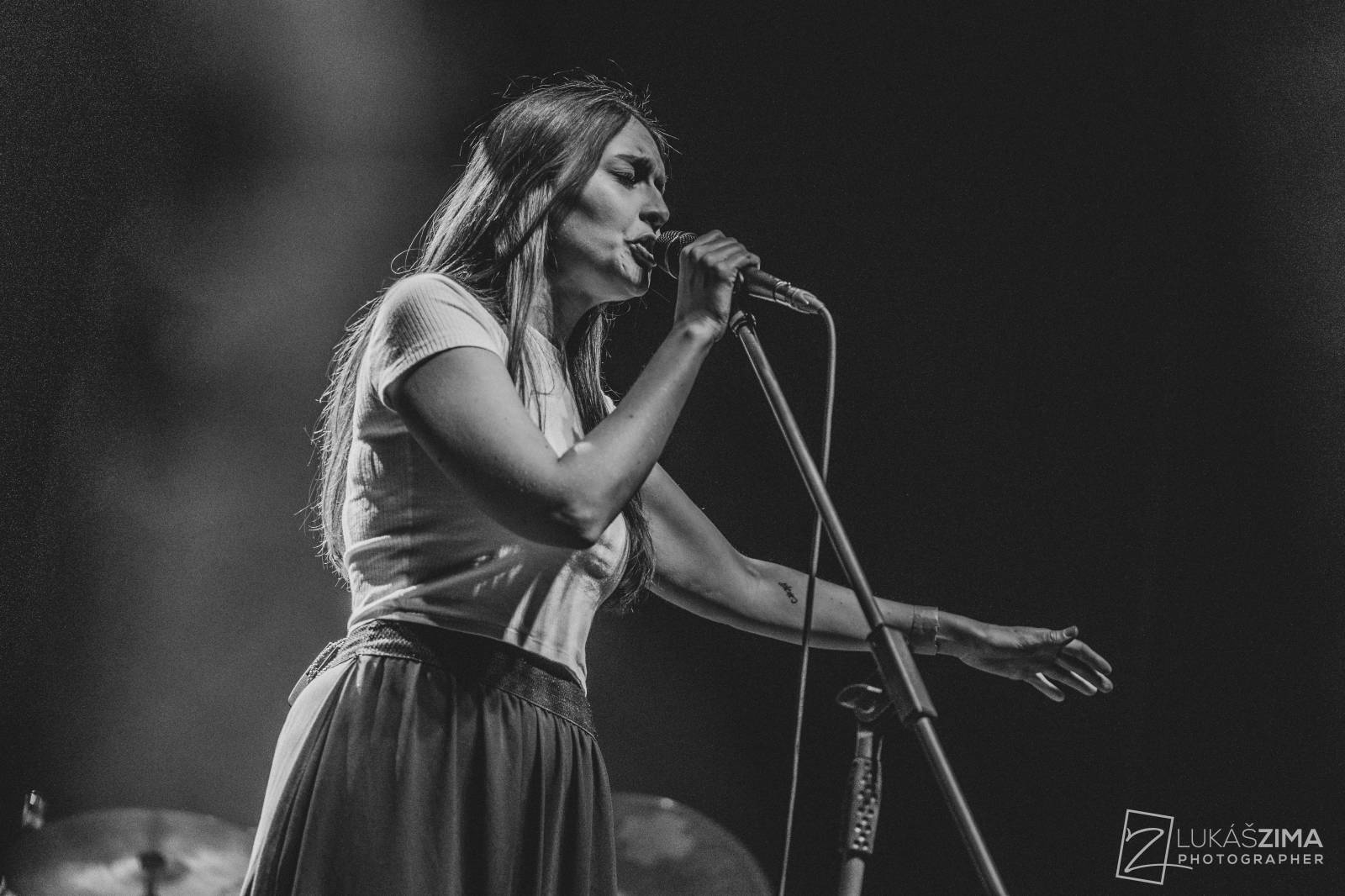 Ještě jednu noc. Kapela Jelen ovládla O2 universum, večer otevřela Kateřina Marie Tichá s Bandjeez