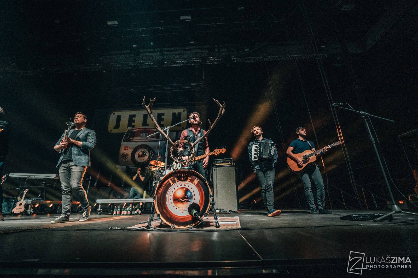 Ještě jednu noc. Kapela Jelen ovládla O2 universum, večer otevřela Kateřina Marie Tichá s Bandjeez