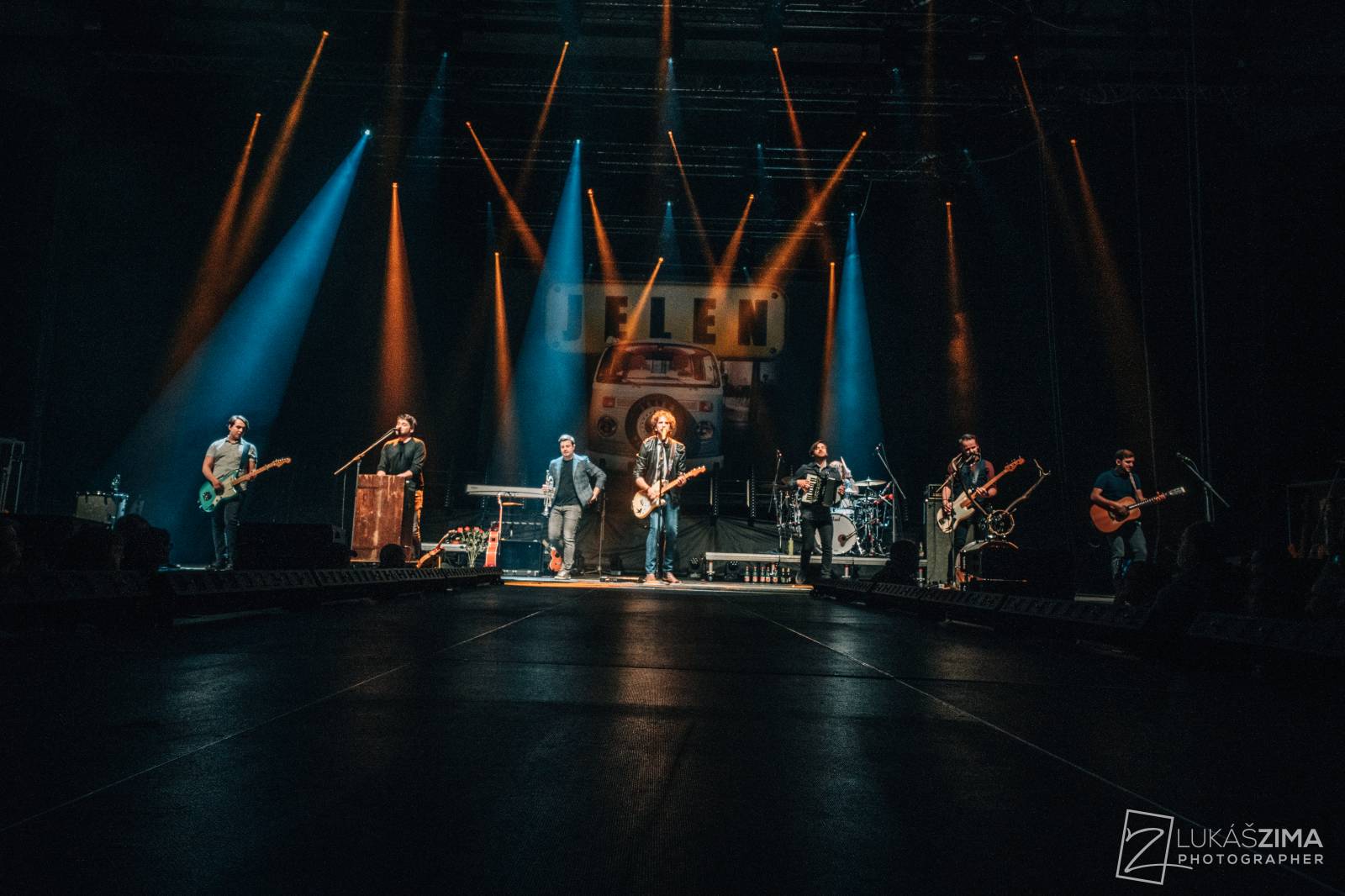 Ještě jednu noc. Kapela Jelen ovládla O2 universum, večer otevřela Kateřina Marie Tichá s Bandjeez