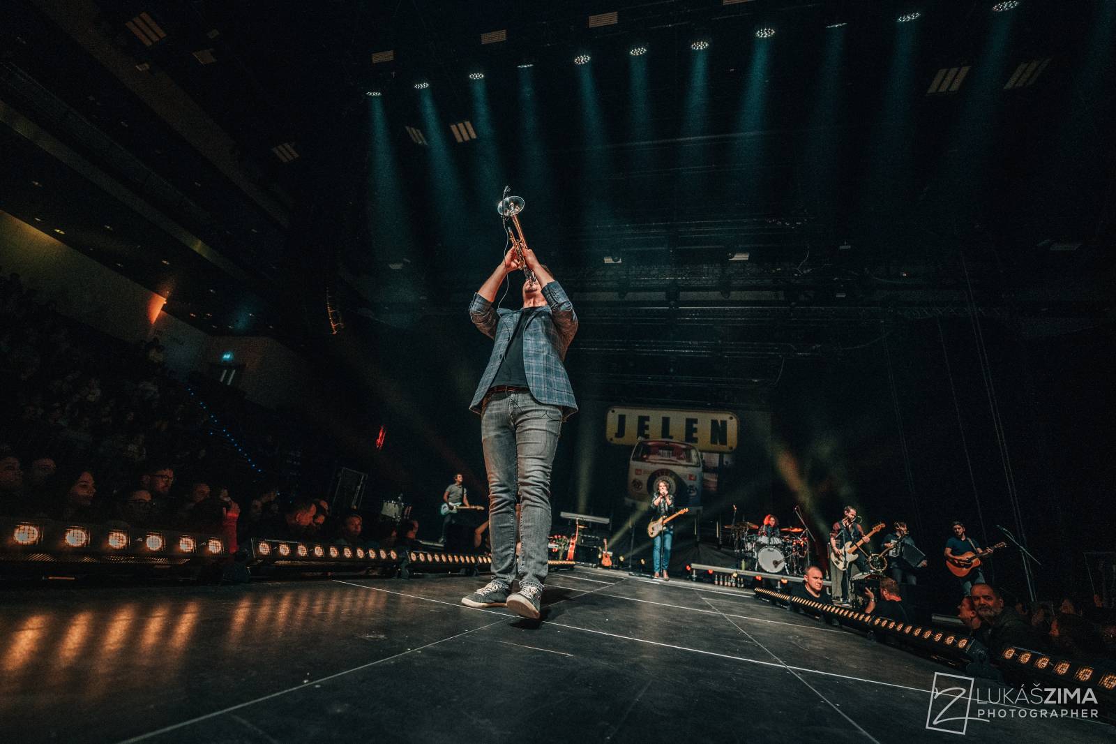 Ještě jednu noc. Kapela Jelen ovládla O2 universum, večer otevřela Kateřina Marie Tichá s Bandjeez