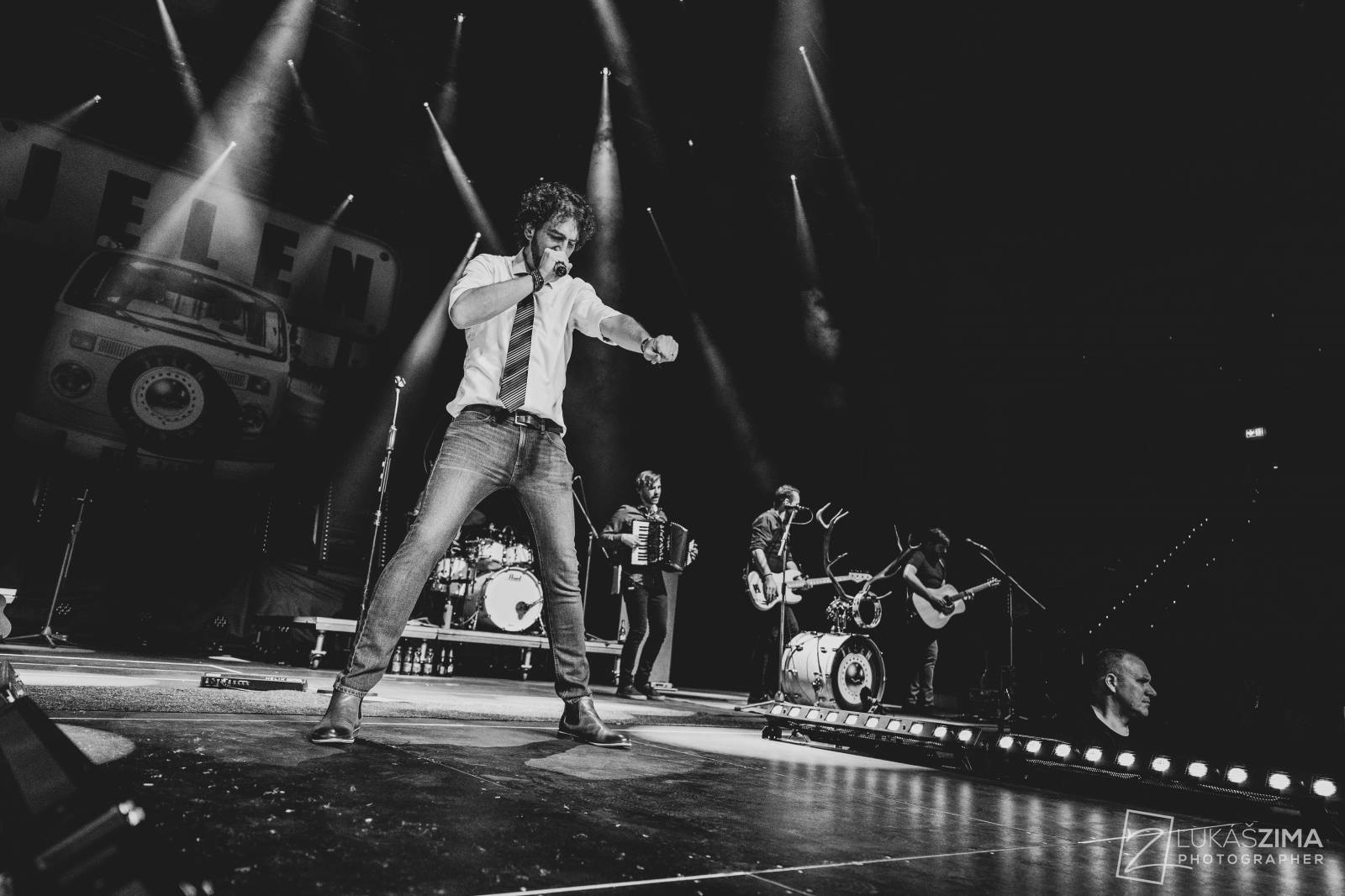 Ještě jednu noc. Kapela Jelen ovládla O2 universum, večer otevřela Kateřina Marie Tichá s Bandjeez