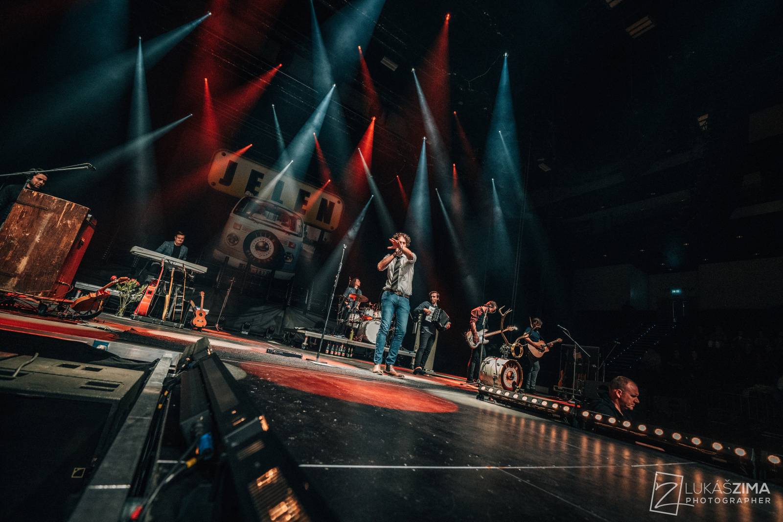 Ještě jednu noc. Kapela Jelen ovládla O2 universum, večer otevřela Kateřina Marie Tichá s Bandjeez