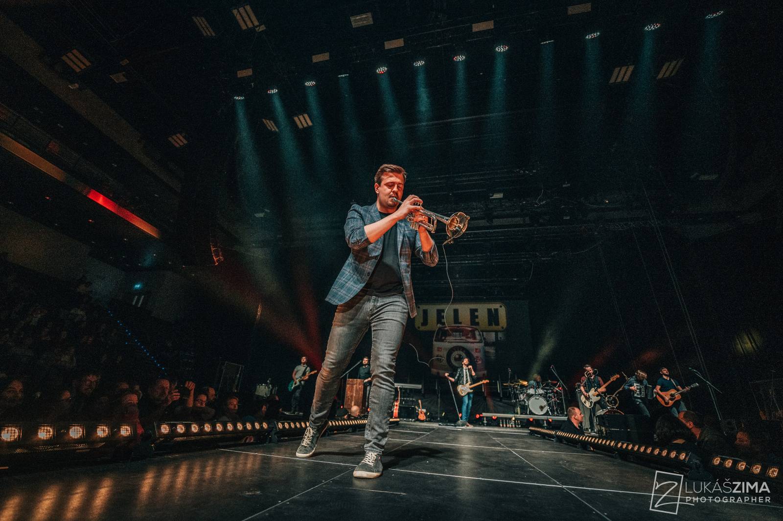 Ještě jednu noc. Kapela Jelen ovládla O2 universum, večer otevřela Kateřina Marie Tichá s Bandjeez